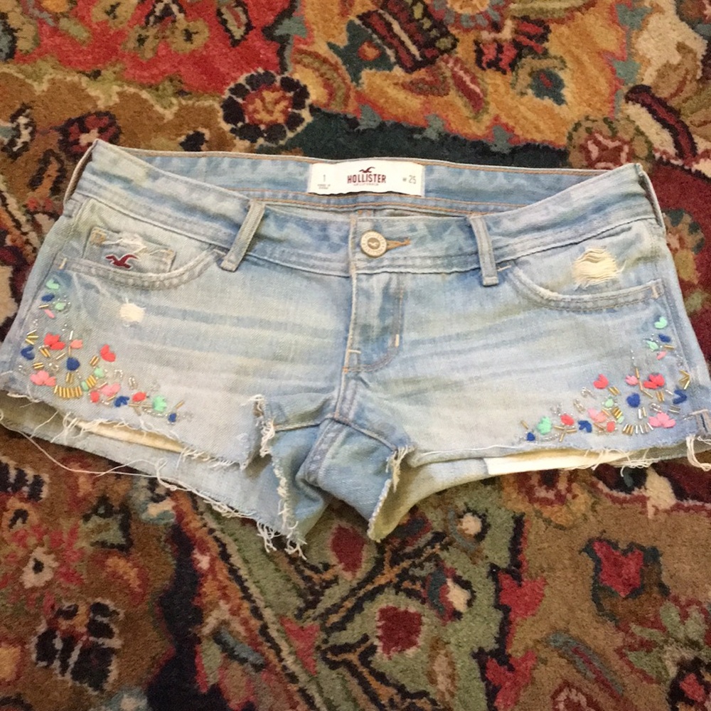 Hollister Women's Size: 25. Shorts, short Jeans